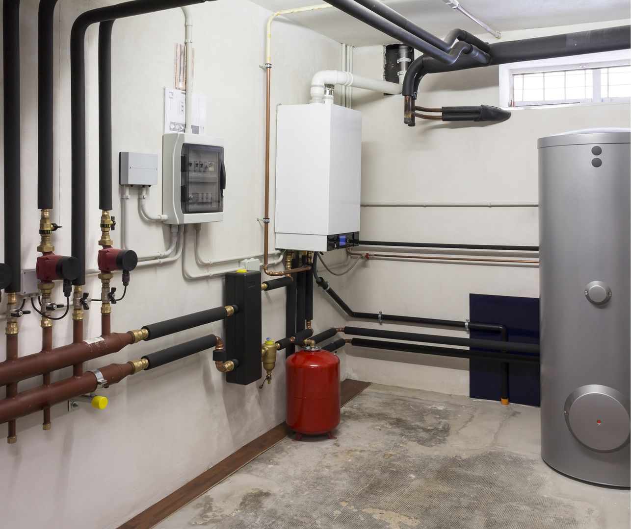 Gas-Brennwertkessel im Heizungsraum